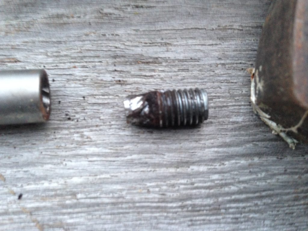 Remove a sheared off exhaust elbow bolt Triola Albin Ballad 50